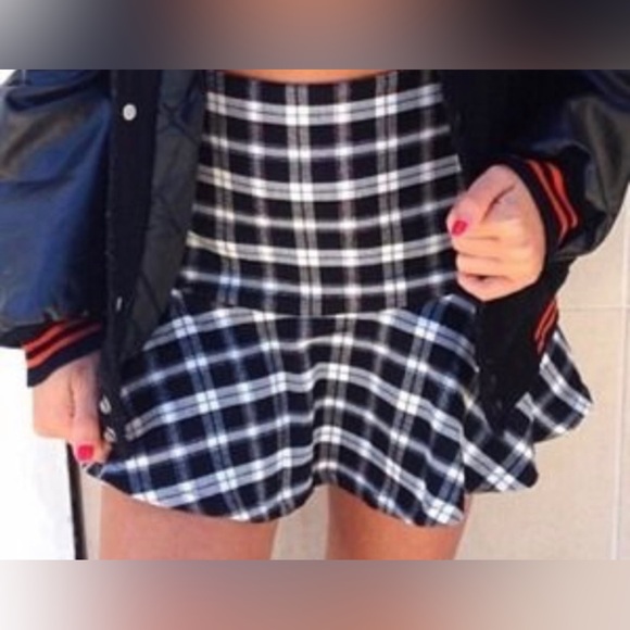 LF: Plaid Mini Skirt - Picture 3 of 8